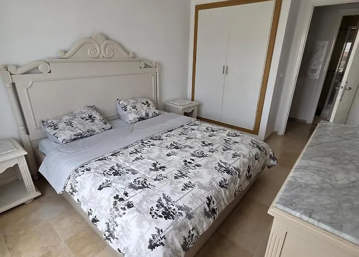 Apartment With Sea View And Swimming Pool
